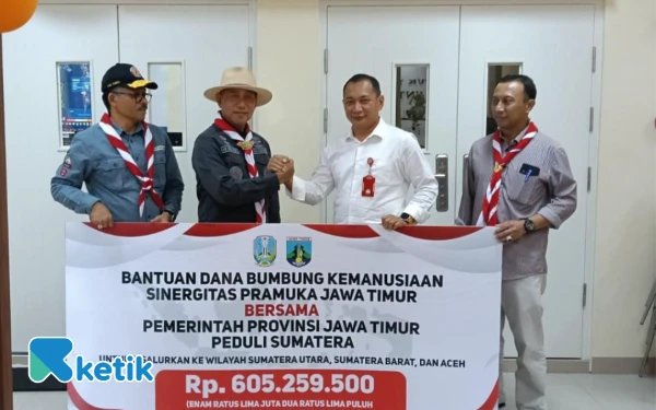 Thumbnail Berita - Kwarda Pramuka Jatim Salurkan Bantuan Rp605,2 Juta untuk Bencana Sumatera