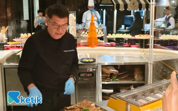 Thumbnail Berita - Kisah Vindex Tengker Jadi Chef Terkenal hingga Ubah Minat Anak SMK Pilih Jurusan Tata Boga