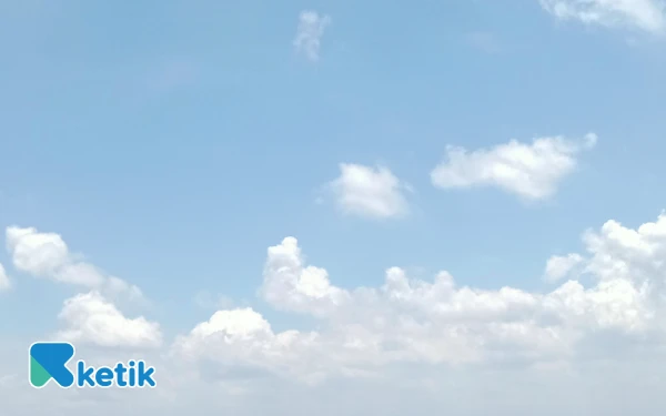 Thumbnail Berita - Kota Surabaya dan Bondowoso Diprakirakan Berawan 18 Desember 2025, Cek Info Cuaca Jawa Timur