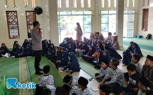 Thumbnail Berita - Polres Bondowoso Edukasi Santri Al Fatih Lawan Narkoba Sejak Dini