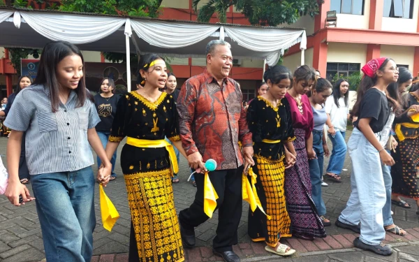Thumbnail Berita - Merawat Warisan Nusantara, Ratusan Mahasiswa Unikama Meriahkan Parade Budaya