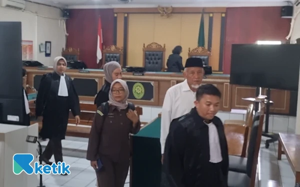 Thumbnail Berita - Eks Bupati Sri Purnomo Bungkam Usai Didakwa Korupsi Dana Hibah Pariwisata Sleman Rp10,9 Miliar