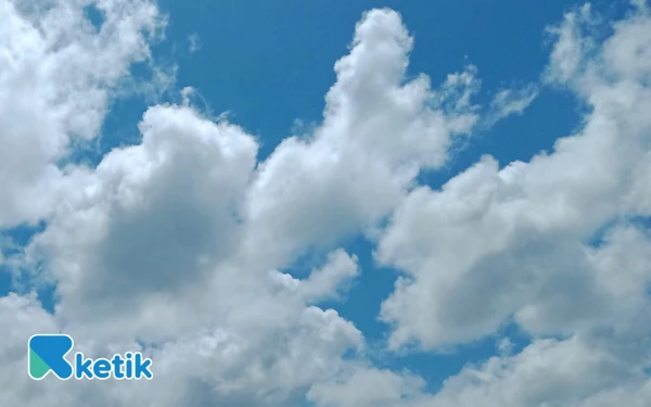 Thumbnail Berita - Cuaca Kota Surabaya 19 Desember 2025 Diprakirakan Berawan, Magetan Hujan Ringan