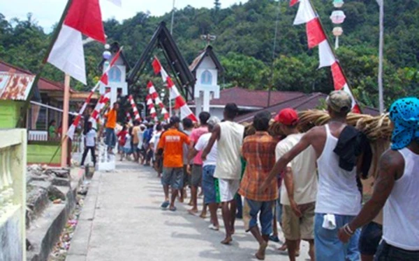 Tradisi Unik Badendang Rotan, Cara Warga Pulau Haruku Sambut Tahun Baru