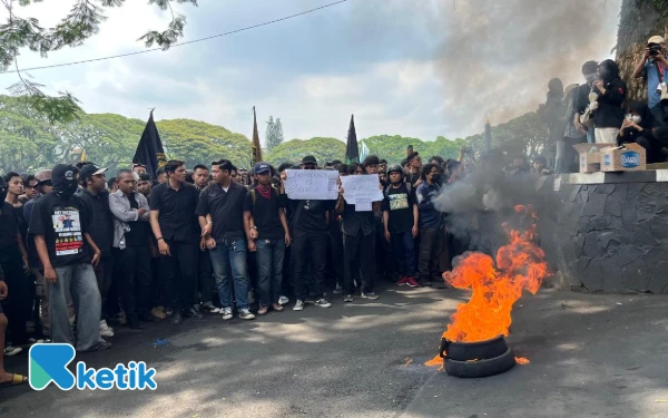 Thumbnail 2026 Tetap Waras! Ini 5 Tips Berbenah Diri Meski Situasi Negara Lagi Kacau