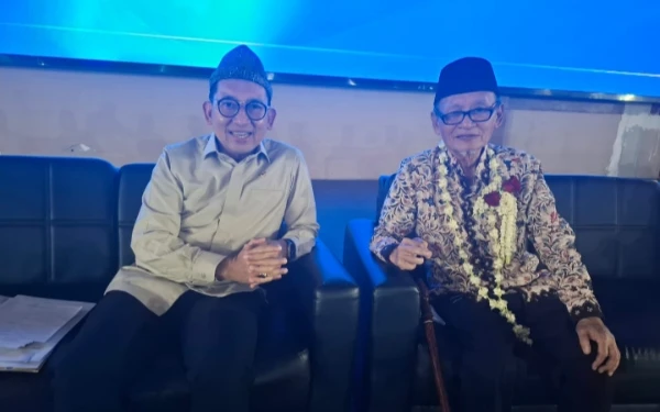 KH D. Zawawi Imron, Sosok Penyair Nasional Asal Madura dengan Segudang Prestasi