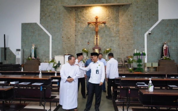 Thumbnail Berita - Persiapan 100 Persen, Gereja di Surabaya dan Sidoarjo Siap Gelar Natal 2025