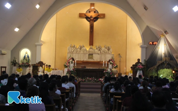[FOTO] Malam Natal, Bupati Jombang Keliling Gereja dan Pos Pengamanan