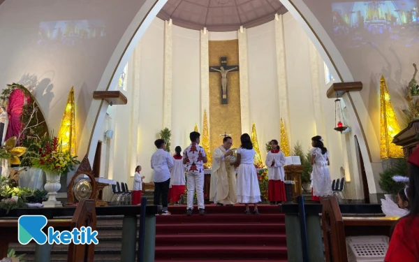 Suka Cita Natal di Gereja Katedral Ijen Malang, Hadirkan Sinterklas hingga Ibadat Khusus Lansia