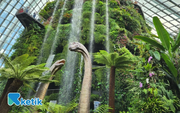 [FOTO] Liburan ke Singapura, Eksplor  Garden by the Bay Ada Jurassic World Hingga Air Terjun Buatan Tertinggi di Dunia