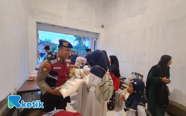 Momen Akhir Tahun, PASABBER Polres Situbondo Salurkan Sembako untuk 150 Anak Yatim
