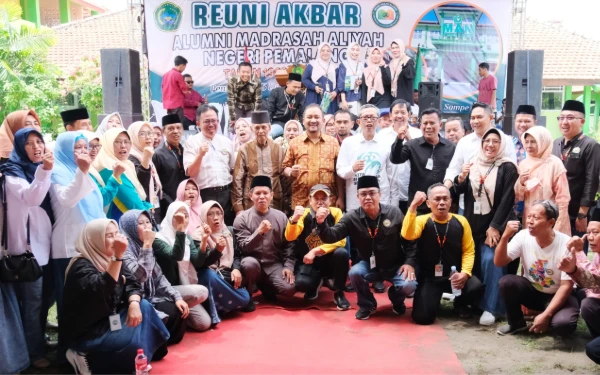 Thumbnail Berita - Bupati Anom Widiyantoro Ajak Siswa MAN Pemalang Aktif Berorganisasi di Era Digital