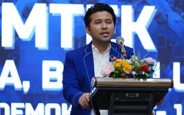 Thumbnail Berita - Bimtek Demokrat Jatim, Emil Dardak Siapkan Kader Hadapi Politik Digital