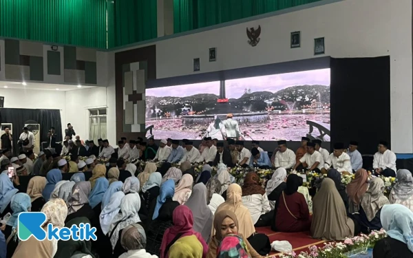 Thumbnail Berita - Wahyu Hidayat Titip Doa ke Masyarakat, Berharap Cahaya Surga untuk Mendiang Istri
