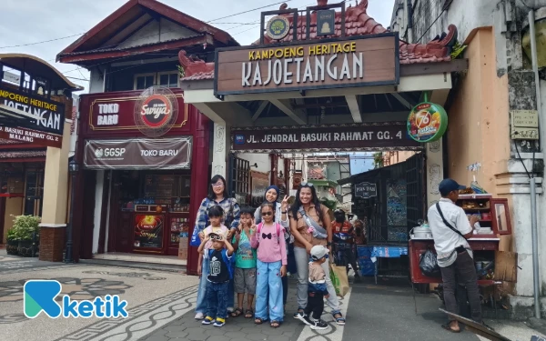 Thumbnail Berita - [FOTO] Hiruk Pikuk Kampung Kayutangan Heritage Menjelang Tahun Baru 2026