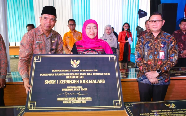 Thumbnail Berita - Gubernur Khofifah Resmikan Revitalisasi 38 SMA/SMK dan SLB di Malang Raya