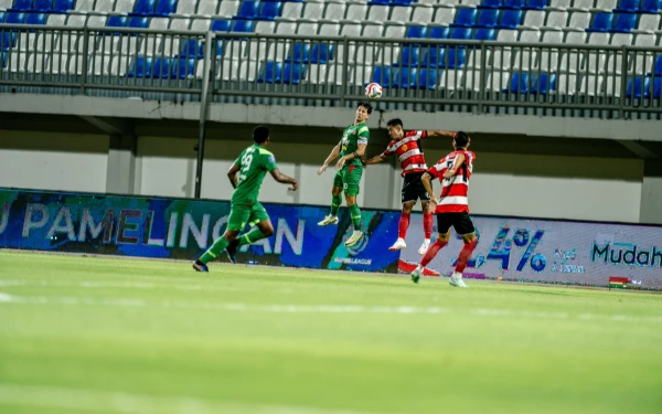 Thumbnail Berita - Kalahkan Madura United 1-0, Peringkat Persebaya Melesat ke 5 Besar!