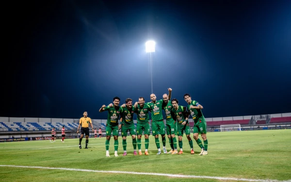 Thumbnail Berita - Ungkapan Syukur Uston Nawawi Usai Persebaya Menang 1-0 Lawan Madura United