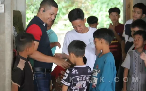 Thumbnail Berita - Founder BIL Group Tunjukkan Kepedulian Sosial, Berbagi Kebahagiaan Bersama Anak-anak di Lebak