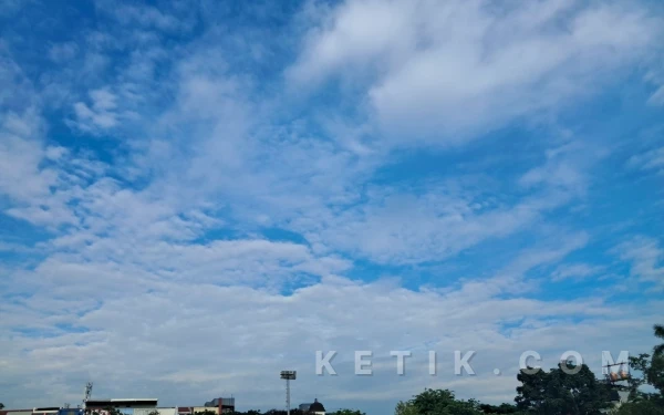 Thumbnail Berita - Kota Surabaya dan Tulungagung Diprakirakan Berawan 6 Januari 2026, Cek Info Cuaca Jawa Timur