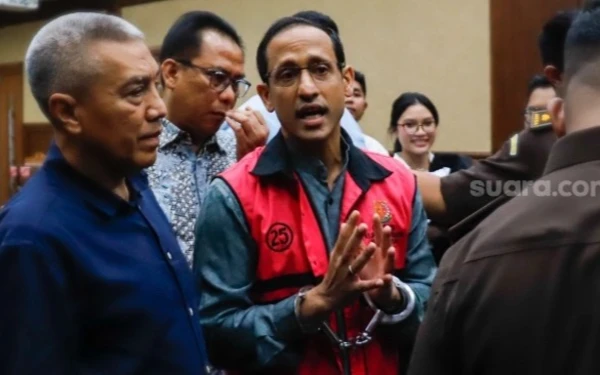Thumbnail Berita - Nadiem Makarim Siap Pembuktian Terbalik dalam Kasus Dugaan Korupsi Chromebook