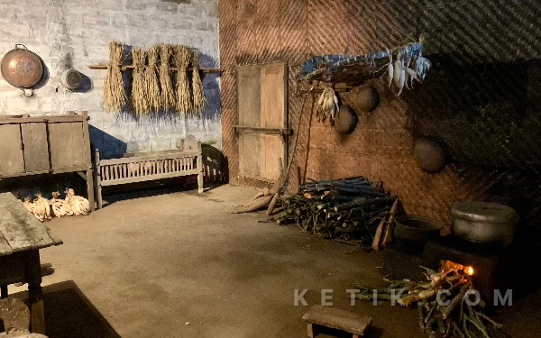 Thumbnail Berita - [FOTO]  Mengintip Museum Cilik Dusun Kuliner, Pertama di Kota Batu yang Pamerkan Alat Tani Jadul