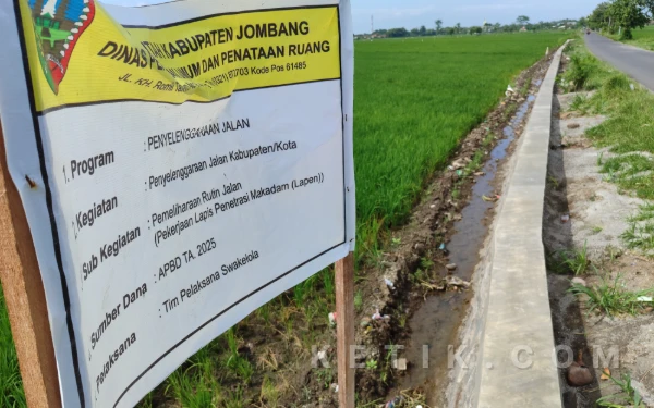 Papan Proyek PUPR Jombang Tak Sinkron, Pekerjaan TPT di Bedahlawak Dipertanyakan