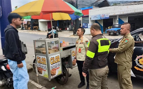Satpol PP Kota Batu Tertibkan PKL di Jalan Protokol dan Kawasan Pasar Among Tani