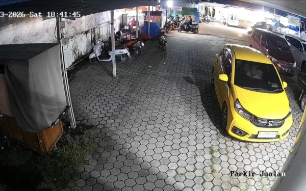 Thumbnail Berita - Terungkap dari CCTV, Aksi Mesum Sepasang Sejoli di Parkiran Klinik Palembang
