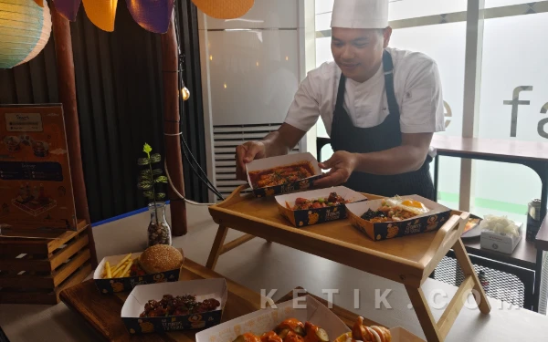 Mencicipi 8 Menu Kuliner Khas Negeri Gingseng, Tteokbokki Hingga Gangnam Hot Chicken di Fave Hotel Surabaya