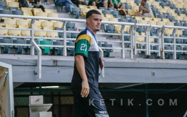 Thumbnail Berita - Persebaya Resmi Kenalkan Gustavo Fernandes Sebagai Pemain Baru