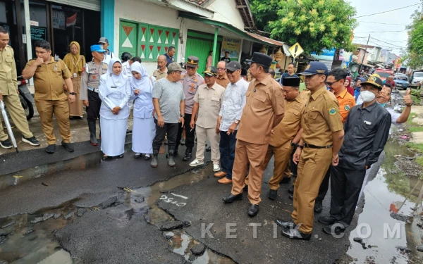 Jalan Baru di Cermee Dihantam Banjir, Pemkab Bondowoso Soroti Drainase dan Tanggung Jawab Kontraktor