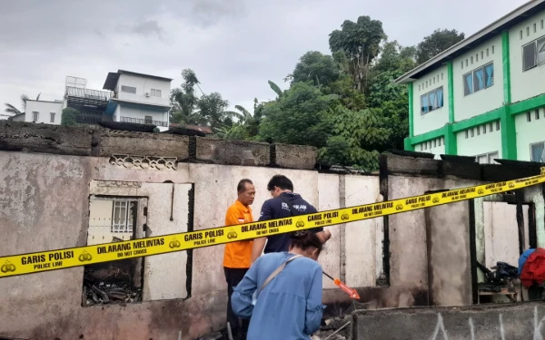 Kebakaran Dini Hari Hanguskan Dua Rumah di Kecamatan Maesa Kota Bitung