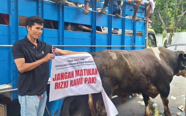 Thumbnail Berita - Ratusan Jagal Sapi Demo di DPRD Surabaya, Ancaman Sembelih Sapi Bikin Susana Memanas!