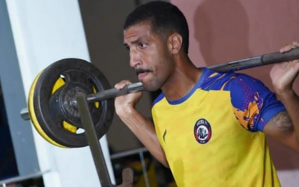 Thumbnail Berita - Jarang Dipasang, Nasib Yann Motta di Arema FC Jadi Tanda Tanya