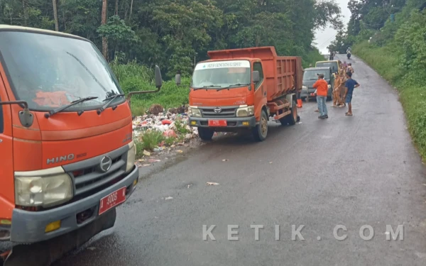 DLH Lebak Terjunkan 4 Armada Bersihkan Sampah di Gunungkencana, Ajak Masyarakat Jaga Kebersihan