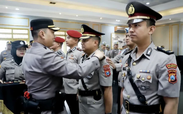 Thumbnail Berita - Polresta Malang Kota Gelar Sertijab Tiga Kasat, Termasuk Kasatreskrim dan Kasatlantas