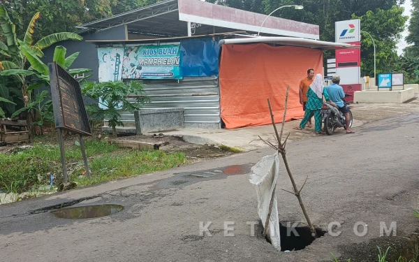 Jalan Penghubung Tegalsuruh–Krasakageng Rusak, Warga Sindir Pemkab Pekalongan Tutup Mata