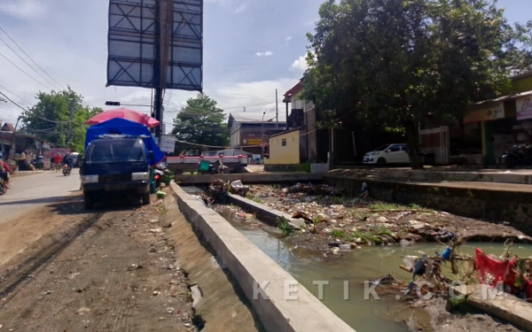 Pasca Banjir Surut, Tumpukan Sampah "Hiasi" Sungai Aji Kaliwungu, Warga Soroti Kerusakan Alam