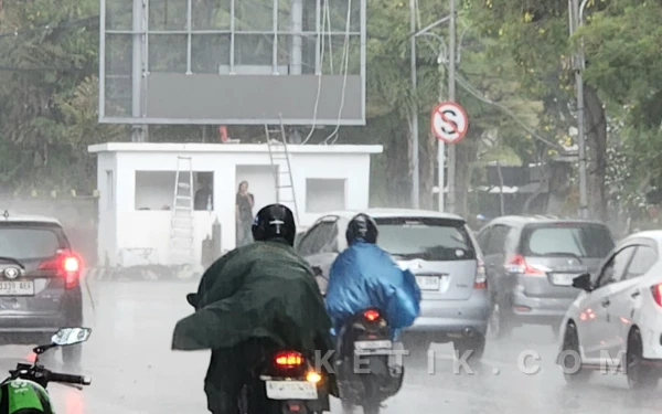 Thumbnail Berita - Surabaya dan Bondowoso Diprakirakan Hujan Ringan Hari Ini, Cek Info Cuaca Jawa Timur