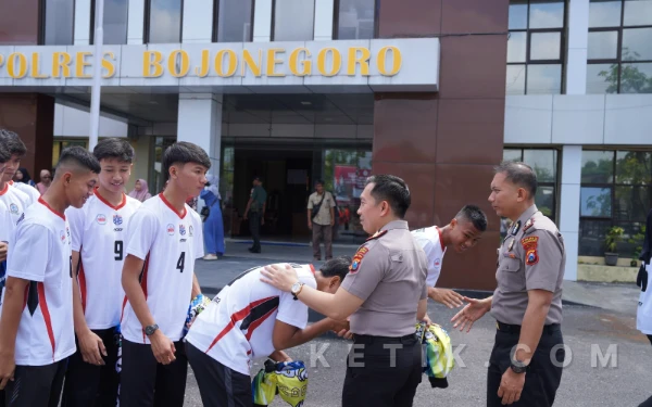 Kapolres Bojonegoro Lepas Tim Bola Voli U-18 Berlaga di Kejurprov Jatim