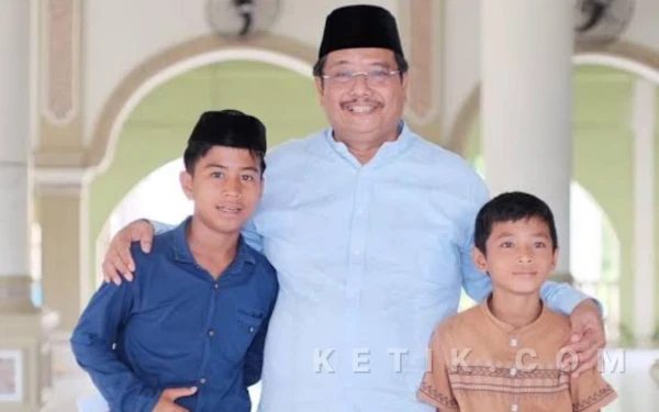 Thumbnail Berita - Safriadi Oyon Bantu 100 Sak Semen Pembangunan Masjid Darul Hidayah Gosteltim