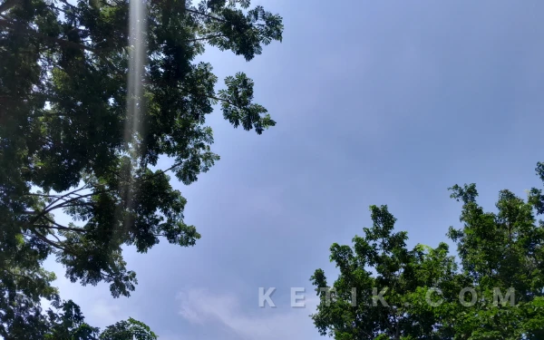 Thumbnail Berita - BMKG: Cuaca Kota Bandung 20 Januari 2026 Diprakirakan Hujan Ringan, Jayapura Cerah
