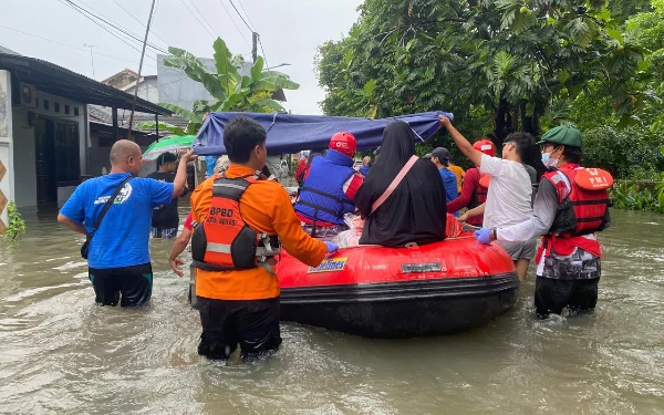 Banjir Dominasi Bencana di Indonesia, Ribuan Warga Terdampak di Karawang