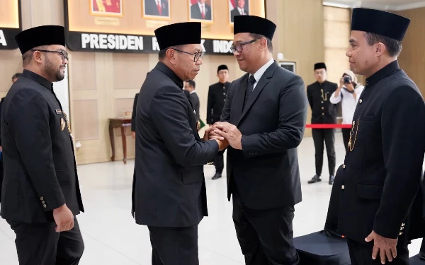 Thumbnail Berita - Gebrakan Cak Nur Wali Kota Batu, Ganti Sekda yang Berkuasa 7 Tahun, Dipindah ke Asisten Sekda