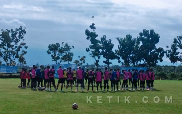 Thumbnail Berita - Jaga Warisan Kuncoro Jadi Tambahan Motivasi Arema FC pada Putaran Kedua BRI Super League 2025/2026