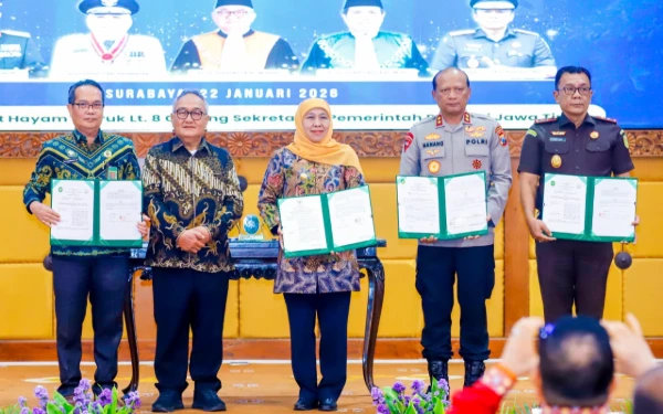 Gubernur Khofifah bersama Ketua PTA Surabaya Teken Kesepakatan, Wujudkan Kepastian Hukum Ketahanan Keluarga di Jatim