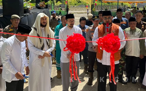 Bassam Kasuba Resmikan Masjid Madinahtul Hidayah, Menyulam Iman dan Pembangunan Berkelanjutan di Obi