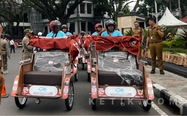 Thumbnail Berita - Cegah Kemacetan, DPRD Kota Malang Minta Zonasi Becak Listrik Diperjelas