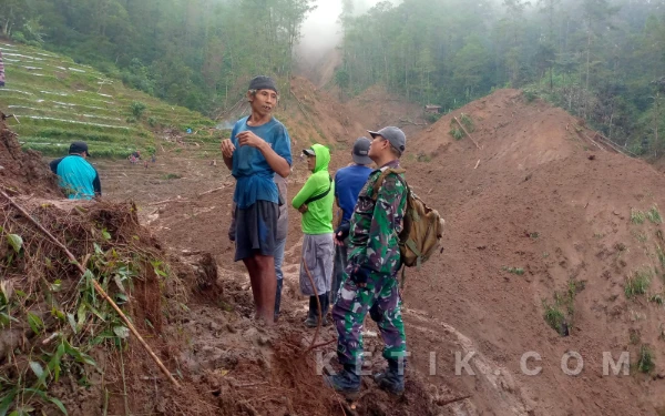 Longsor Terjang Desa Bongas Pemalang, Dua Petani Tertimbun